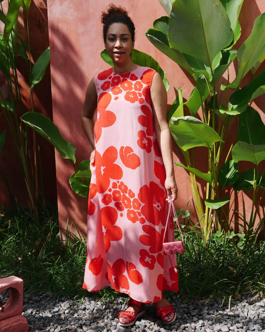 マリメッコのインスタグラム：「Alright flower buffs, what do you think our Kevättalkoot (spring work party) print resembles? Drop your answer below.   This peachy look is from the lovely @jazzdbell  #marimekko #SS23」