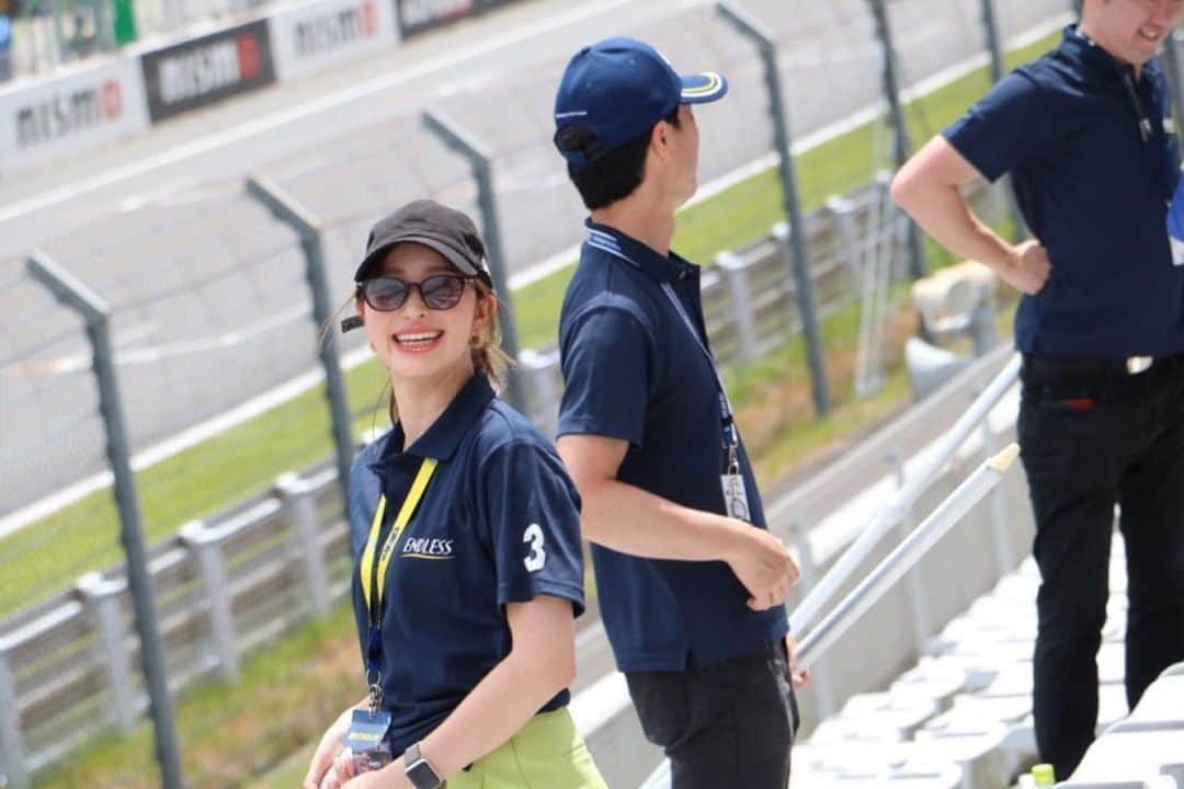 蒼真海（まみへえ）さんのインスタグラム写真 - (蒼真海（まみへえ）Instagram)「サーキット🏎️🏁で チームファンの方々や 現役の時応援してくれてた 方々が写真撮ってくれた！！ 皆さんありがとうございます☺️ ㅤㅤㅤㅤㅤㅤㅤㅤㅤㅤㅤㅤ まだありましたら DMで送ってくださると 嬉しいです✨ ㅤㅤㅤㅤㅤㅤㅤㅤㅤㅤㅤㅤ 応援📣しに行くと 言ったら 応援部隊専用の隊員Tシャツ つくってくれたり チーム愛に溢れた方々が 多くてそれもまたほっこり☺️ 写真はそのTシャツ着ています✨ ㅤㅤㅤㅤㅤㅤㅤㅤㅤㅤㅤㅤ  💙🏁🐅💙  ㅤㅤㅤㅤㅤㅤㅤㅤㅤ  ㅤㅤㅤㅤㅤㅤㅤㅤㅤㅤㅤㅤ  @supertaikyu_official  @fujispeedway_official   #富士24時間  #富士スピードウェイ  #SuperTaikyu #レースクイーン  #レース #サーキット #fujispeedway」5月30日 21時01分 - mami_0110