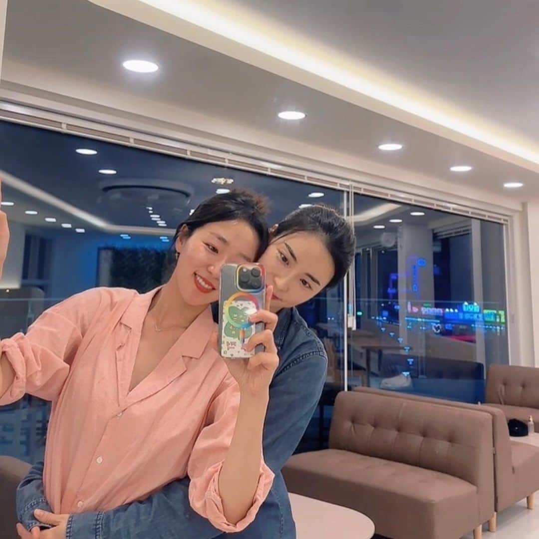 チョ・スヒャンさんのインスタグラム写真 - (チョ・スヒャンInstagram)「🫶🏻👩🏼‍❤️‍👩🏻」5月30日 21時02分 - soohyaangc