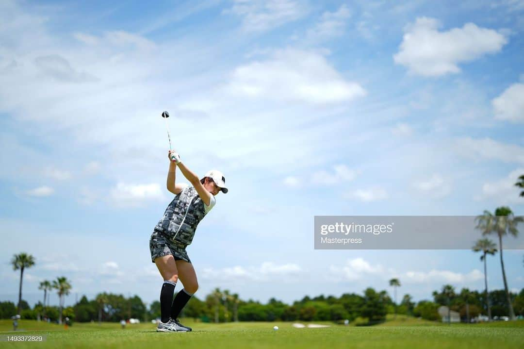 小野祐夢さんのインスタグラム写真 - (小野祐夢Instagram)「. リゾートトラストレディス⛳️  今回は推薦をいただきありがとうございました。 リゾートトラストグループ様、創立50周年おめでとうございます✨  今回はアイアンが良かったから3日目まではいい感じでゴルフできたけど最終日は寄らなかったな〜😂 でも4日間たくさん応援していただいて楽しかったです！ ありがとうございました♪  次はヨネックスです🗻  #リゾートトラスト #浜名湖」5月30日 21時04分 - hiromu4370