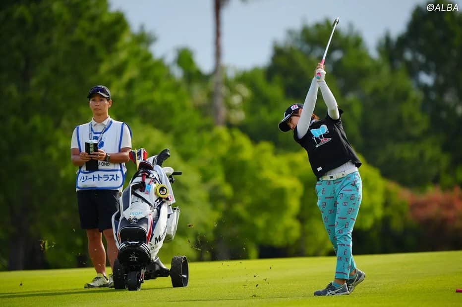 小野祐夢さんのインスタグラム写真 - (小野祐夢Instagram)「. リゾートトラストレディス⛳️  今回は推薦をいただきありがとうございました。 リゾートトラストグループ様、創立50周年おめでとうございます✨  今回はアイアンが良かったから3日目まではいい感じでゴルフできたけど最終日は寄らなかったな〜😂 でも4日間たくさん応援していただいて楽しかったです！ ありがとうございました♪  次はヨネックスです🗻  #リゾートトラスト #浜名湖」5月30日 21時04分 - hiromu4370