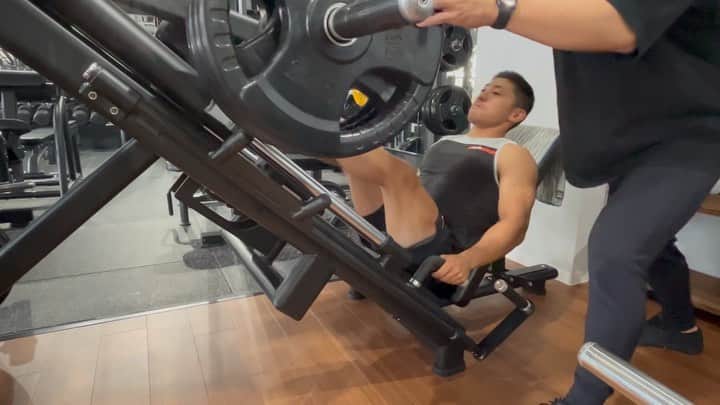 のインスタグラム：「@ilutyfitnessclub さんにて  @sho_yan05fit さんのパーソナル🏋️  パーソナルはその人に合ったプランを提供して貰えます‼︎ ぜひ🔥🔥🔥  #workout #fitness #legs #training #山梨県 #パーソナルトレーニング」