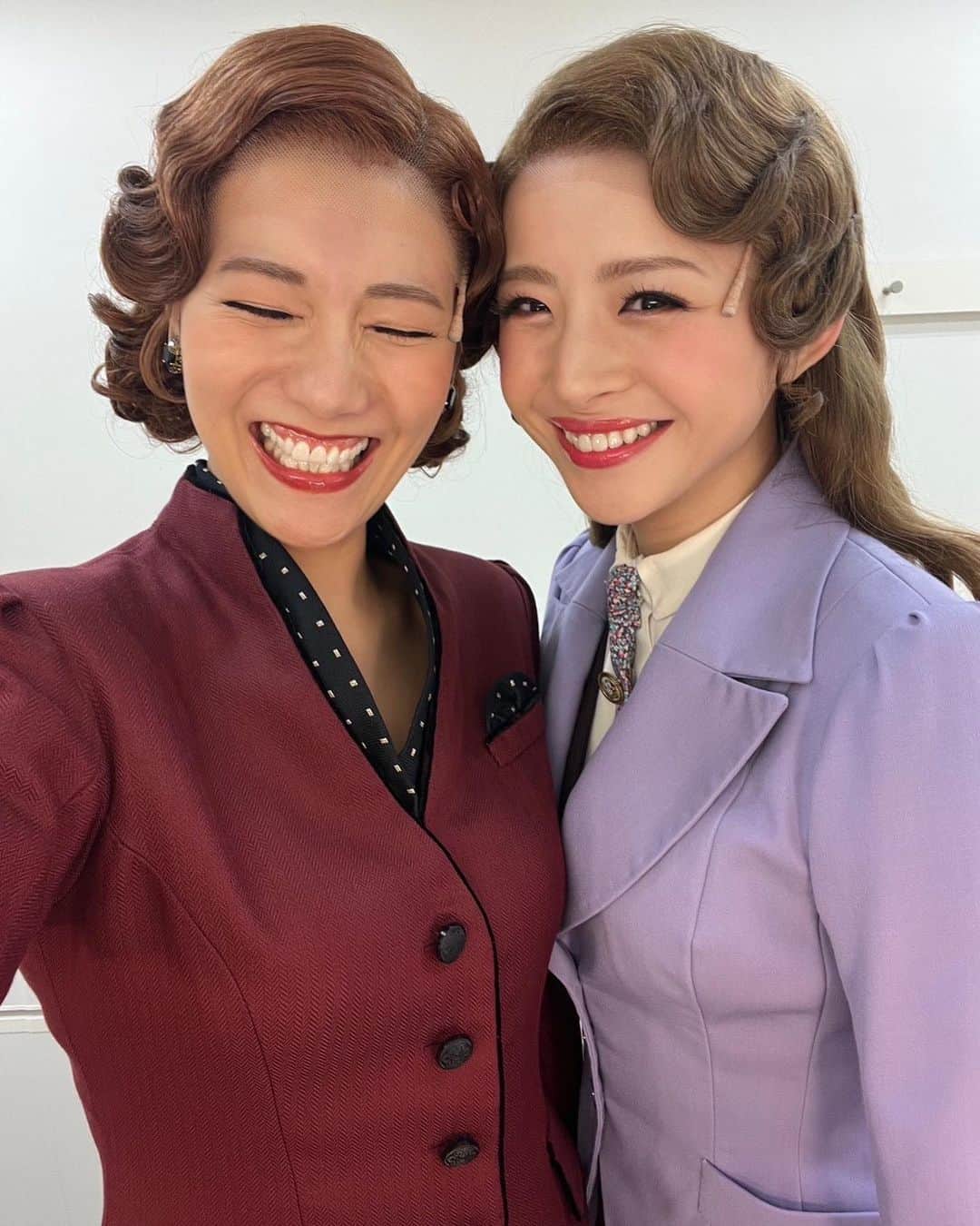 綺咲愛里さんのインスタグラム写真 - (綺咲愛里Instagram)「. 「She Loves Me」東京公演おわりました💌 ⁡ 全35公演、ひとまず今日を迎えられて 本当に嬉しくほっとしています😌 ⁡ すぐに大阪、そして御園座にも参りますので 最後までどうぞよろしくお願いします💝 ⁡ 今日もたのしかったー！ 劇場に足を運んでくださった全てのみなさま。 ありがとうございました🥰 ⁡ 毎度おなじみ佐江いろーなと👭 ⁡ ⁡ #shelovesme #アマリア ⁡ … #今日は私の記念日 #4年前… #始球式の日 #はじまったね #交流戦 #つよすぎ🐯」5月30日 21時08分 - kisaki_airi