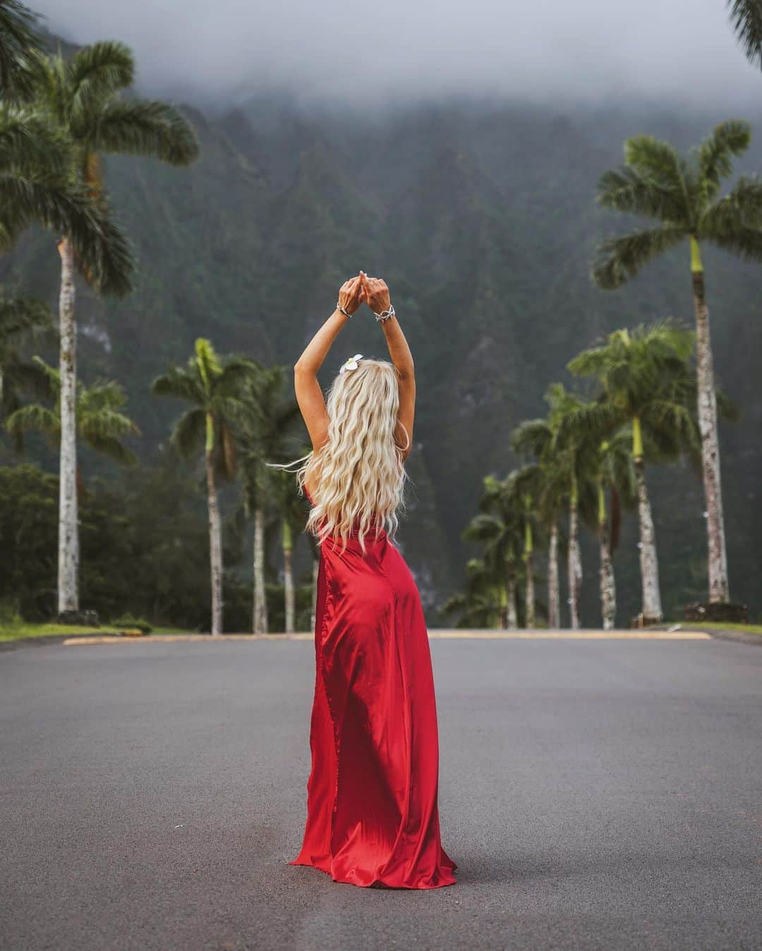 Andreane Chamberlandさんのインスタグラム写真 - (Andreane ChamberlandInstagram)「🌴💃🏼🌴 @andreanec   Photos par le team @laureantardif @oli.langevin @oli_historian  . .  . . . . . . #hawaiilife #hawaiiportraits #palmtrees #hawaiistagram #hawaiiphotographer」5月30日 21時09分 - andreanec