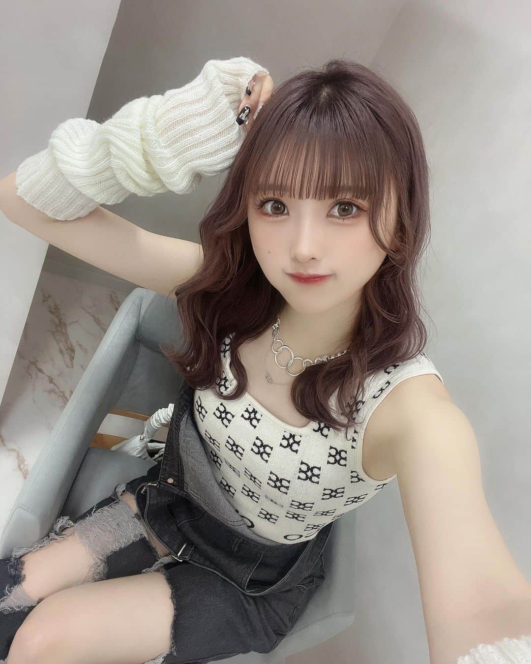 咲真ゆかさんのインスタグラム写真 - (咲真ゆかInstagram)「オーバーオールもダメージデニムも今まで着ることなかったのに！買っちゃったあ似合う？？ 全体的にプチプラファッションやた☺︎ . .  .  #selca #selfie #셀카 #셀카그램 #today #ootd #dailylook #instagood #instalike #instafashion #followme #outfit #今日のコーデ #ストリート系女子 #shein #好きを仕事に #japanesegirl 　#地下アイドル  #地下アイドル好きな人と繋がりたい #アイドル #推してください #自撮り界隈 #ピープス女子 #ピープス　#shein購入品 #自撮り　#自撮り女子 #いいね返し　  #ストリートファッション　#韓国ファッション」5月30日 21時13分 - __sakumarumorimori