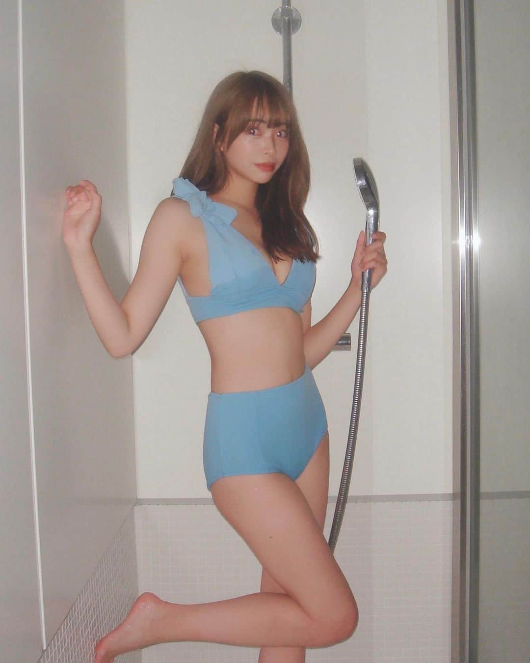 麻生果恩のインスタグラム：「…♡  2005年のカメラをgetしたんだけど キラキラでかわいい写りがお気に入り🌟✨  水着はBUYMAだよ〜」