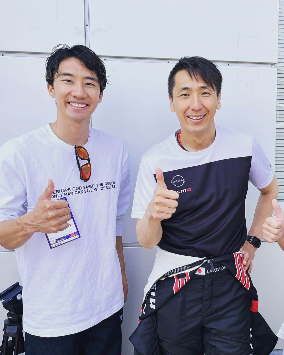 渡部桂太さんのインスタグラム写真 - (渡部桂太Instagram)「🏁富士SUPER TEC24時間レース🏁 ずーーーと行きたかったモータースポーツ観戦🚗💨 縁あってraffinee 日産メカニックチャレンジZの 25・26号車を運営するTEAM ZEROONE @__01__official に招待して頂き、富士スピードウェイへ応援に行ってきました📣  生のレーシングカー 肌に伝わる振動と音 それを盛り上げるブースやサービス テント建ててBBQしても良し Allして観ても良し 僕のように車中泊しても良し スタイルなんでもありのスポーツイベントに、 クライミング界も近づけたらなと思いました笑  思い返せば2012年、日産自動車大学校愛知校に入学した時から始まった取り組みが、メカニックチャレンジと名を変え、TEAM ZEROONEが運営されているとの事。 まさか、そのチームにゲストパスを発行してもらえるなど夢にも思わず😳 現地にいらっしゃった学校広報の方と「そんな偶然ある！？」と話が盛り上がりました笑 プロクライマーになる保険として2級自動車整備士を 所得するべく通った日産愛知自動車大学校 あの充実した2年間が更に報われた気がします😎 また、機会があればレース観戦行きたいと思います🔥  1. 実際に歩くととても広い1.5kmのメインストレート 2. 午後3時RACE START🟢🟢🟢 3. Mieライブで共演させて頂いた230号車ドライブの 松田次生選手 @tsugiomatsuda290  4. 230号車NISSAN Z Racing Concept ｛カーボンニュートラル燃料(CNF)}を使った先行開発車両 5. 26号車を駆る柳田真孝選手 @masatakayanagida  6. 26号車raffinee日産メカニックチャレンジZ GT4  7. 夜にはサーキット内でプチ花火大会も🎆 8. 夜でも明るいグランドスタンド 9. 日産自動車大学校 @nissan.amtc の後輩達、学校では学べない事をレース現場で経験できる素晴らしい試み 10. 完走した車両達、おめでとう＆お疲れ様でした👏 楽しみ過ぎて2日間で3万5千歩以上いてしまった😅 raffineeさま 三重テレビさま 松田選手 柳田選手 日産大学校さま チーム関係者の方々 ありがとうございました！ #S耐 #FUJI24H #supertaikyu #スーパー耐久 #TEAMZEROONE #富士スピードウェイ #レース #RACE」5月30日 21時16分 - keita_watabe