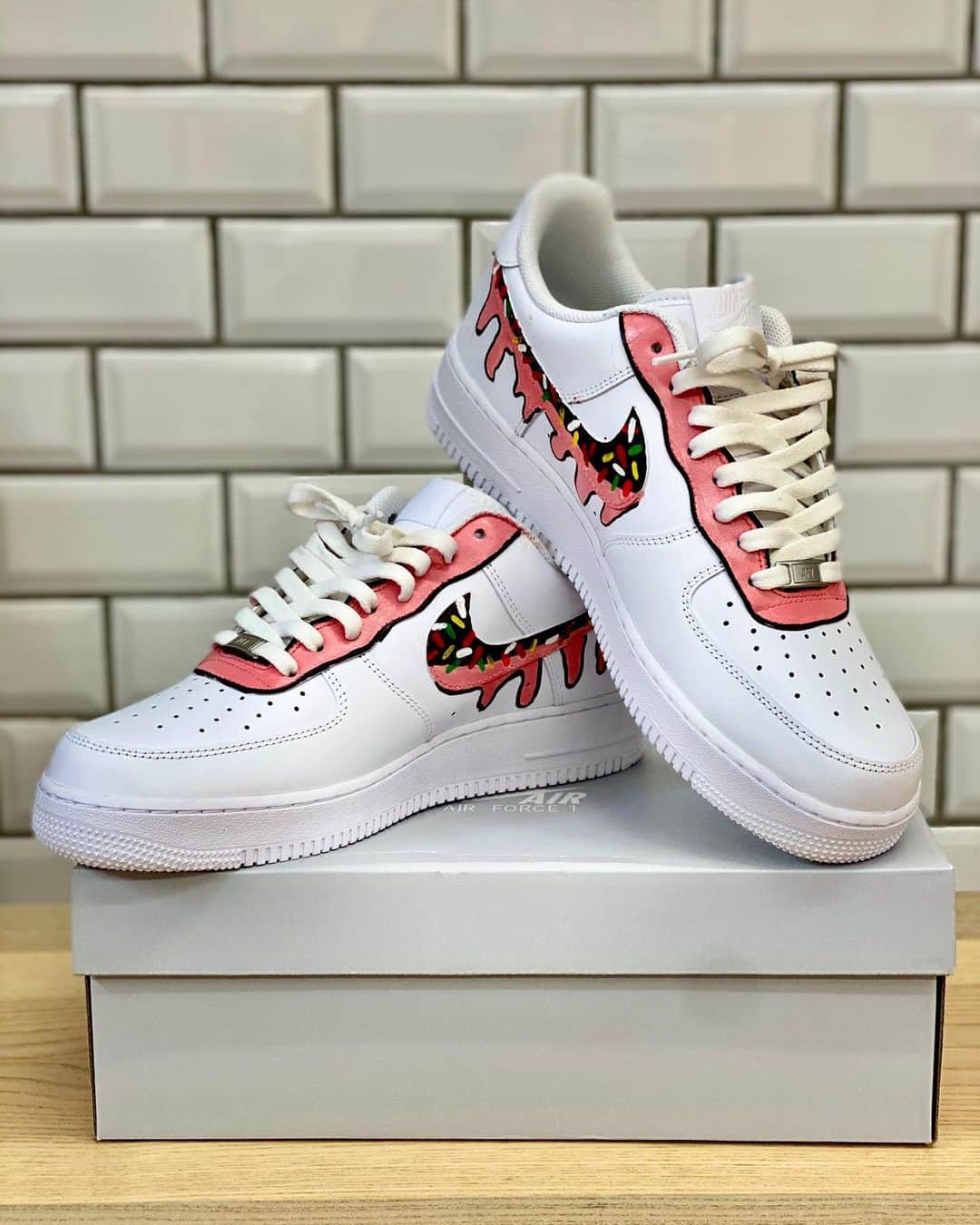 のインスタグラム：「甘そうでしょ？　　　 Air Donut   あ！pizzaもいいかも！  #nike #airforce #airforce1  #nikeairforce  #nikeairforce1  #sneaker#sneakers  #sneakerheads  #nikesneakers  #art#paint #custom #customsneakers #速水茂虎道 #mocomichihayami」