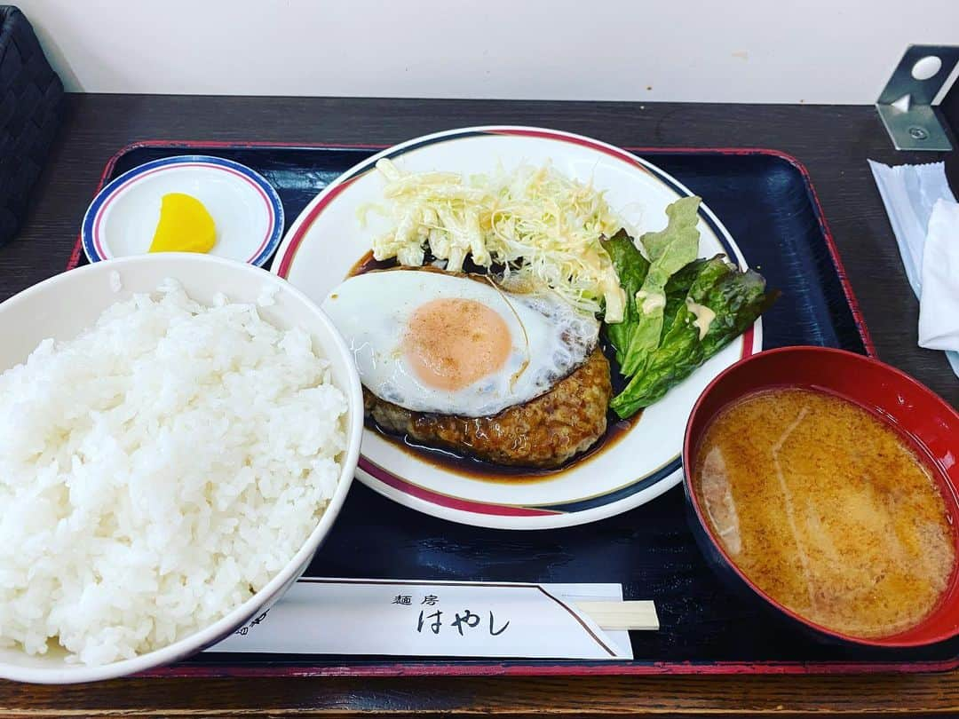 カバさんのインスタグラム写真 - (カバInstagram)「本日のでぶ活。  祇園週の始まりはみんな大好きはやしさんにお世話なりました！  ビッグハンバーグ定食のご飯大！  てりやきソースと目玉焼きが カバッチグー！👍 でした！  この一週間頑張れそうです😊 またお世話になりに行きます！  あぁ、痩せたい！  #本日のでぶ活　#でぶ活 #関西グルメ  #大阪グルメ #京都グルメ　#京都 #祇園　#東山 #グルメ　#ランチ #食堂はやし　#ビッグハンバーグ定食 #腹パン　#カバッチグー #吉本新喜劇　#新喜劇 #カバ　#パン屋の旦那 #あぁ、痩せたい」5月30日 21時22分 - kabaking0129