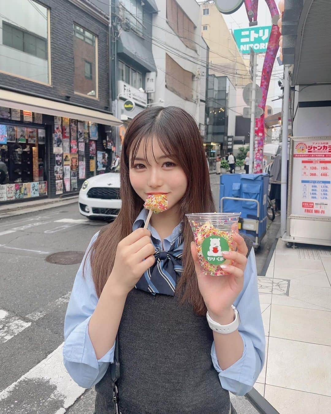 田仲埜愛さんのインスタグラム写真 - (田仲埜愛Instagram)「.  みんなでわけっこ🍎  #jk #jkブランド  #jkの放課後  #りんご飴 #fyp #07 #noa❤︎」5月30日 21時24分 - noanoa_38