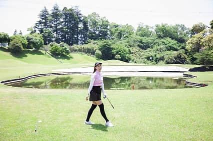 江原詩織さんのインスタグラム写真 - (江原詩織Instagram)「先日 @regina_golf の撮影で @tammy_golf さんとラウンドしてきましたっ🏌️‍♀️⛳️  エンジョイゴルファーの私ですが、実は昨年のRegina Open 以降、"ハンデキャップインデックス"を取得したのです☺︎🌈  競技ゴルファーのイメージが強かったハンデですが、ハンデキャップインデックスは気軽な気持ちで取得できちゃいました🐣💡  取得の方法やハンデを意識したラウンドをするとどうなるのか？  Regina webに詳しく記載されているので、興味がある人はぜひ参考にして下さい◎  https://www.regina-web.jp/life/rules/66288/  #Regina #レジーナ #ハンデキャップ #ハンデキャップインデックス #エンジョイゴルファー #競技ゴルファー #ゴルフ初心者 #ゴルフ部 #ゴルフ上手くなりたい #ゴルフ好きとつながりたい #golfswing #女子ゴルフ #ゴルフ女子 #ゴルフ男子 #ゴルファー #golfrange #golflife #golfer #golf #골프 #กอล์ฟ #高尔夫球 #golfstagram #instagolf」5月31日 5時00分 - shiori__golf