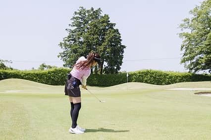 江原詩織さんのインスタグラム写真 - (江原詩織Instagram)「先日 @regina_golf の撮影で @tammy_golf さんとラウンドしてきましたっ🏌️‍♀️⛳️  エンジョイゴルファーの私ですが、実は昨年のRegina Open 以降、"ハンデキャップインデックス"を取得したのです☺︎🌈  競技ゴルファーのイメージが強かったハンデですが、ハンデキャップインデックスは気軽な気持ちで取得できちゃいました🐣💡  取得の方法やハンデを意識したラウンドをするとどうなるのか？  Regina webに詳しく記載されているので、興味がある人はぜひ参考にして下さい◎  https://www.regina-web.jp/life/rules/66288/  #Regina #レジーナ #ハンデキャップ #ハンデキャップインデックス #エンジョイゴルファー #競技ゴルファー #ゴルフ初心者 #ゴルフ部 #ゴルフ上手くなりたい #ゴルフ好きとつながりたい #golfswing #女子ゴルフ #ゴルフ女子 #ゴルフ男子 #ゴルファー #golfrange #golflife #golfer #golf #골프 #กอล์ฟ #高尔夫球 #golfstagram #instagolf」5月31日 5時00分 - shiori__golf