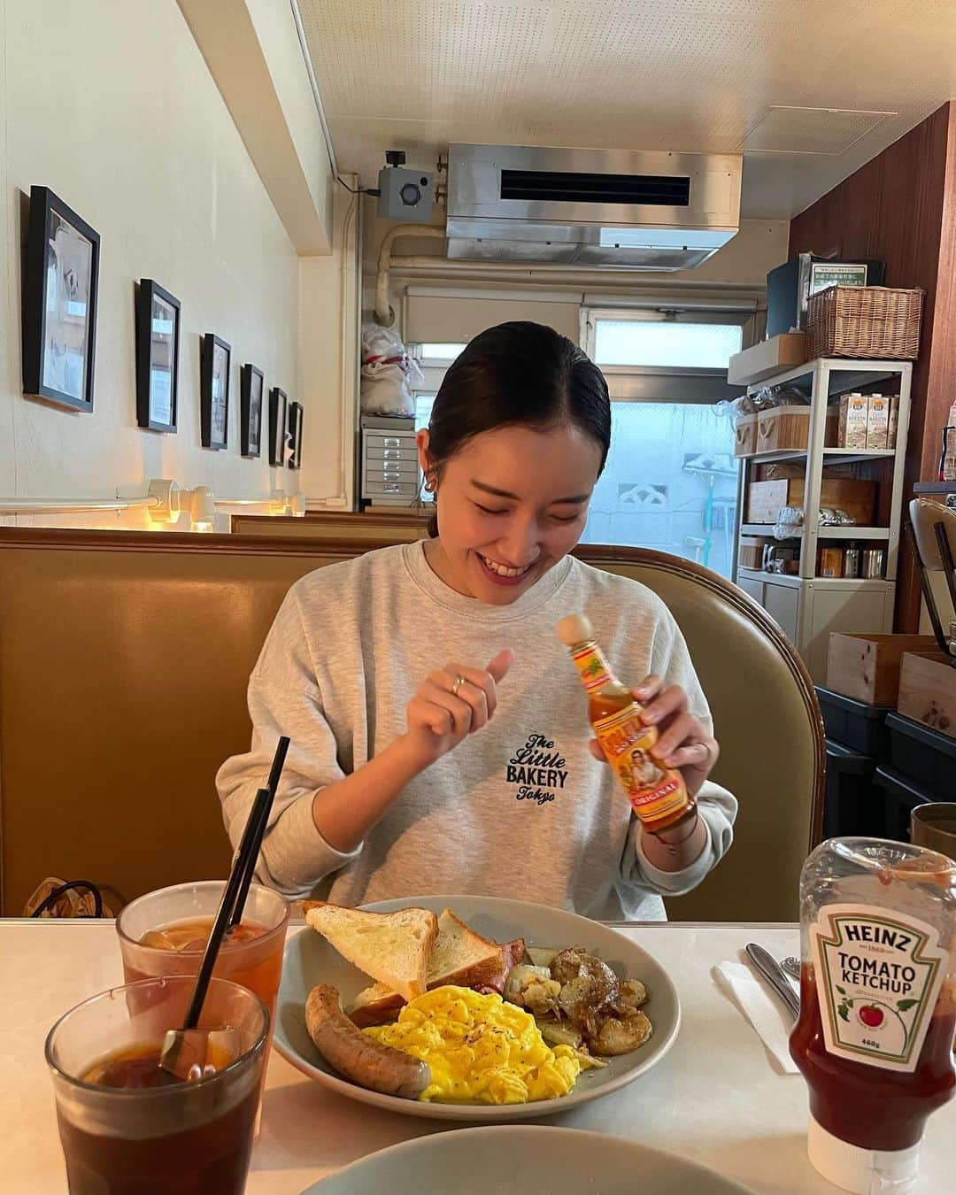 赤坂由梨さんのインスタグラム写真 - (赤坂由梨Instagram)「この間の朝活🍳🥓  お家で作れそうでこんなに立派にできないよね〜と話しながら 美味しくいただきました😌 次回は混雑覚悟でパンケーキ食べたい🥞  #breakfastclub #朝ごはん」5月30日 21時26分 - __fuyuri