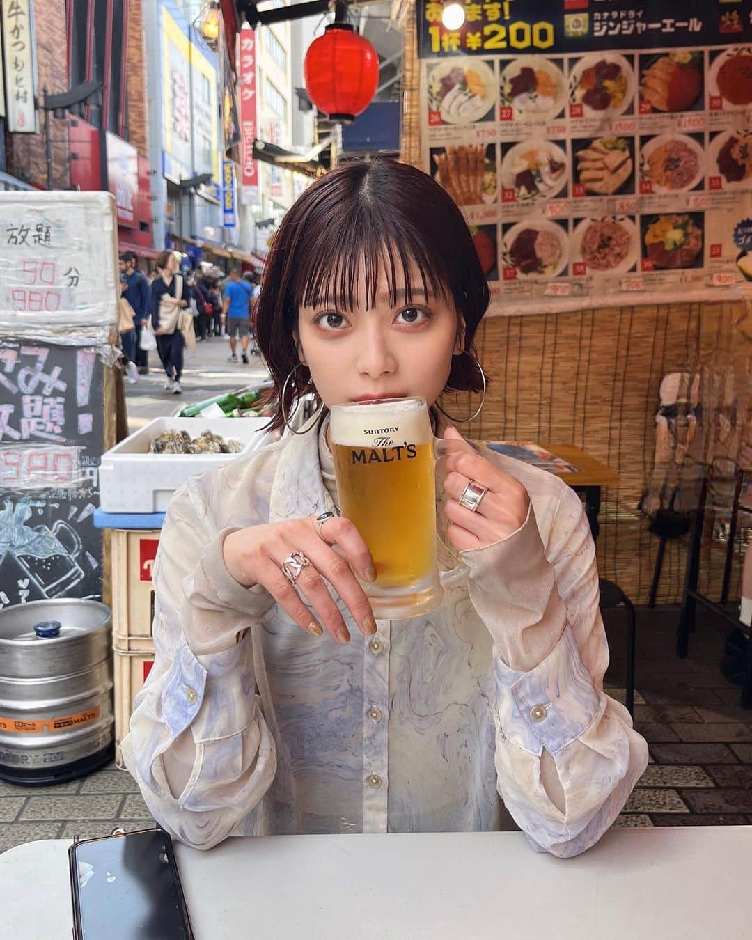 奥田紗都のインスタグラム：「.  お酒飲んでる写真ばっかでごめんなさい🍺（笑） ⁡ ⁡ ⁡外で飲むの気持ちいいですよね〜🌞 ⁡ ⁡ ⁡ ⁡ ⁡ ⁡ ⁡ ⁡ ⁡ #休日の過ごし方 #お酒好き女子 #上野 #上野居酒屋 #昼飲み女子」