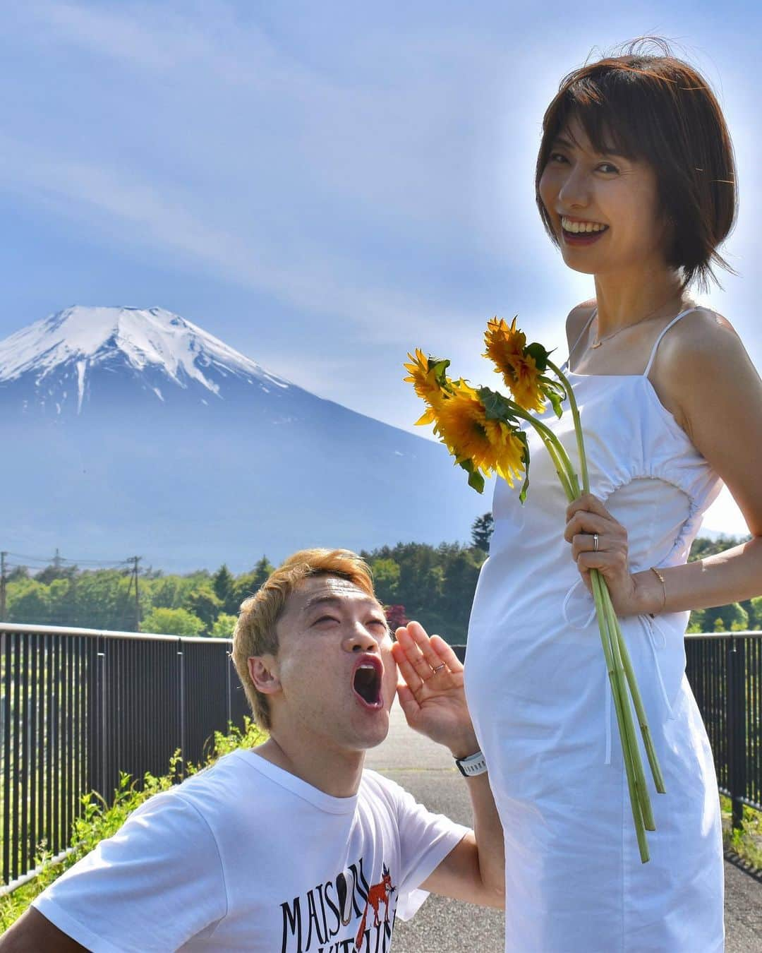 おばたのお兄さんさんのインスタグラム写真 - (おばたのお兄さんInstagram)「富士山の近くで妻を撮りました！我ながらなかなかうまく撮れたよ！ #夫婦旅行 #本編はYouTubeにて #マタニティフォト　の旅 #1枚目はまるで #ビダルサスーン」5月30日 21時44分 - bataninmari