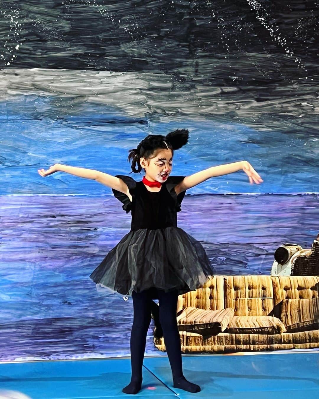 廣瀬規子のインスタグラム：「After schoolで習っているミュージカルの発表会。 演目は『CATS』 セリフもなんとか言えて、 この学校では最後の発表会でしたが、 色々と成長を感じられた、嬉しい時間でした🥹💕  幼稚園の卒園まで後少しです、、、 嬉しいような、ちょっぴり寂しいような、、、 複雑で不思議な気分です😌  #cats #発表会 #6歳女の子」