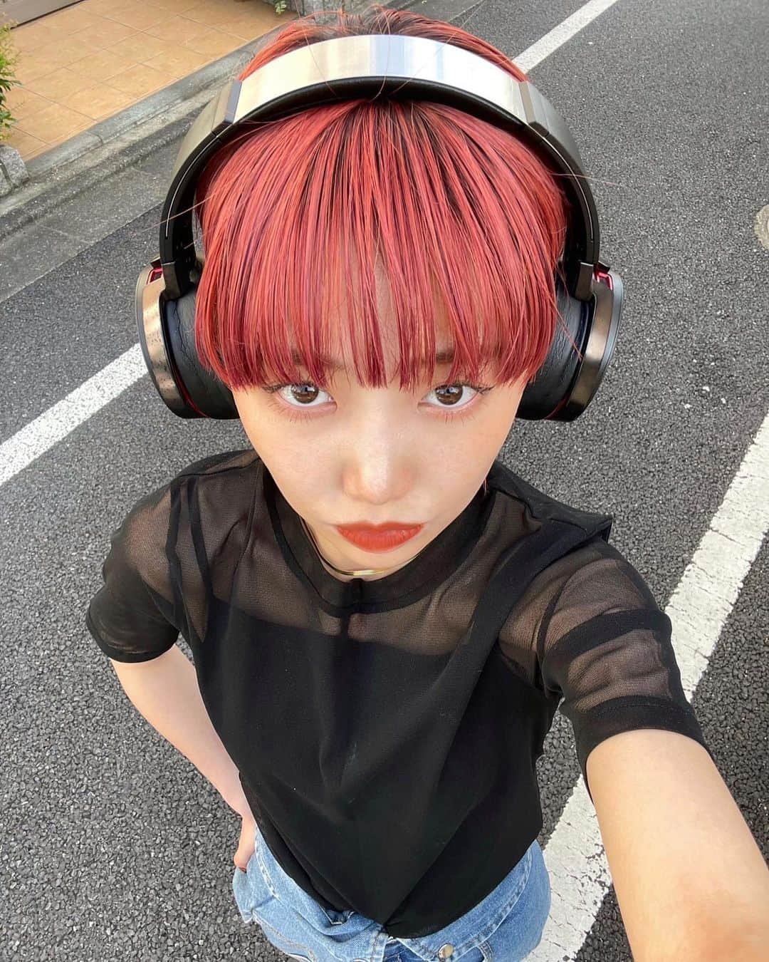 きぬがわひかるさんのインスタグラム写真 - (きぬがわひかるInstagram)「【セルフショット】  〝red〟　  before⇨  前回ほぼ黒よりのローライトを入れて 次のカラー◎  お客様の気分や今後のカラービジョンに合わせて使うカラー剤も考えています✔︎  優しい薬剤で落とせる黒かつ、条件によっては自然に落ちるので一時的な黒染めにも使えますので是非ご相談ください🙌🏻」5月30日 22時08分 - hikaru.kinugawa