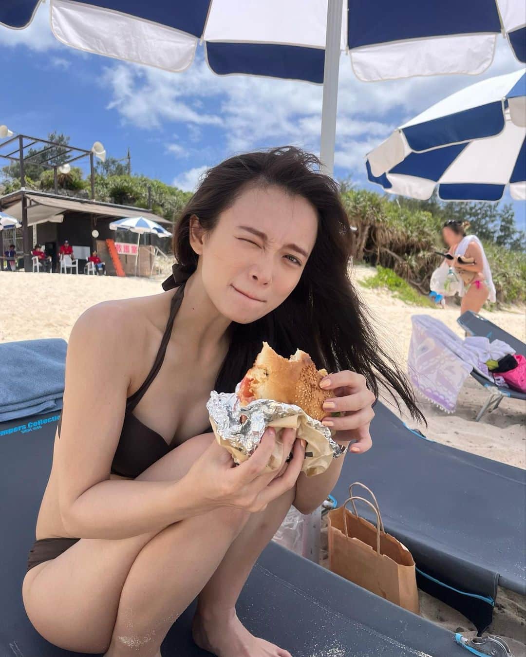 田久保夏鈴さんのインスタグラム写真 - (田久保夏鈴Instagram)「海で食べるハンバーガーはピカイチ！！😋🍔☀️  写真がまだまだありすぎる笑」5月30日 22時01分 - kar_insta_gram