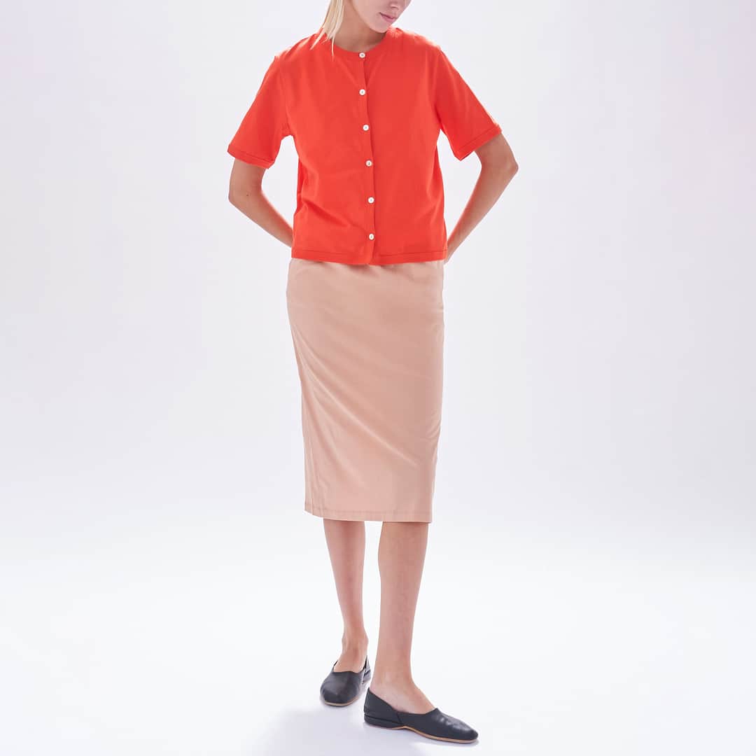 デミリーのインスタグラム：「The Banu Top paired with the Sawyer Skirt, part of our PLAY WITH COLORS Capsule Collection, bringing back the joy and ease of springtime dressing.」