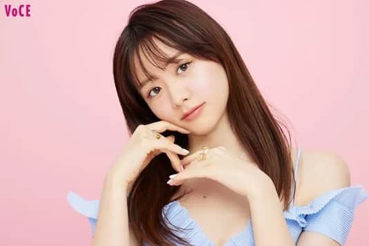 森香澄のインスタグラム：「. VOCEさんにインタビューしていただきました！ またVOCEさんのYouTubeで一軍コスメをご紹介しています！ 合わせて是非ご覧ください🍭」