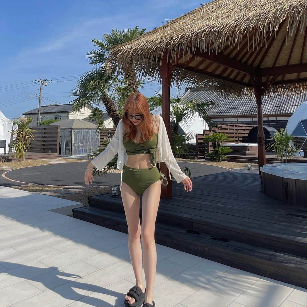 神田咲凛さんのインスタグラム写真 - (神田咲凛Instagram)「ヤシの木カラー？🌴👙笑  . . . . . . . . . . . . . . . . . . .  #グランピング#グランピングリゾート #グランピングキャンプ #ジャグジー#サウナ#サウナ女子 #水着#水着コーデ #水着通販 #プチプラ水着#夕日#新米ママ#ママライフ#新米ママと繋がりたい#ビキニ#ビキニ女子 #赤ちゃんのいる生活 #赤ちゃん連れ旅行 #オレンジヘア#茨城観光 #ジャグジー付き #女の子ママ #ネイルデザイン #梅雨ネイル#glamping #japanlife #momlife#아기스타그램 #글램핑#글램핑장」5月30日 22時11分 - t12345vxq