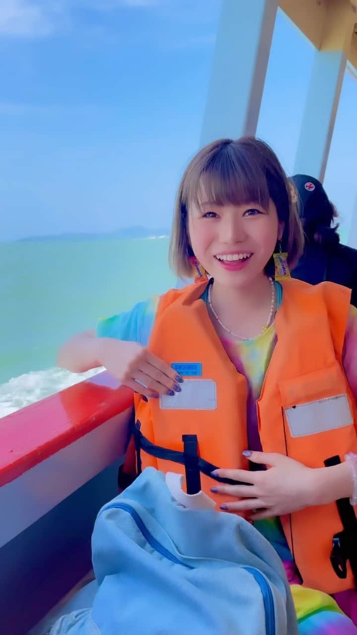 ゆーりのインスタグラム：「パタヤからフェリーで移動してラン島行ったよー！🐬🏝」