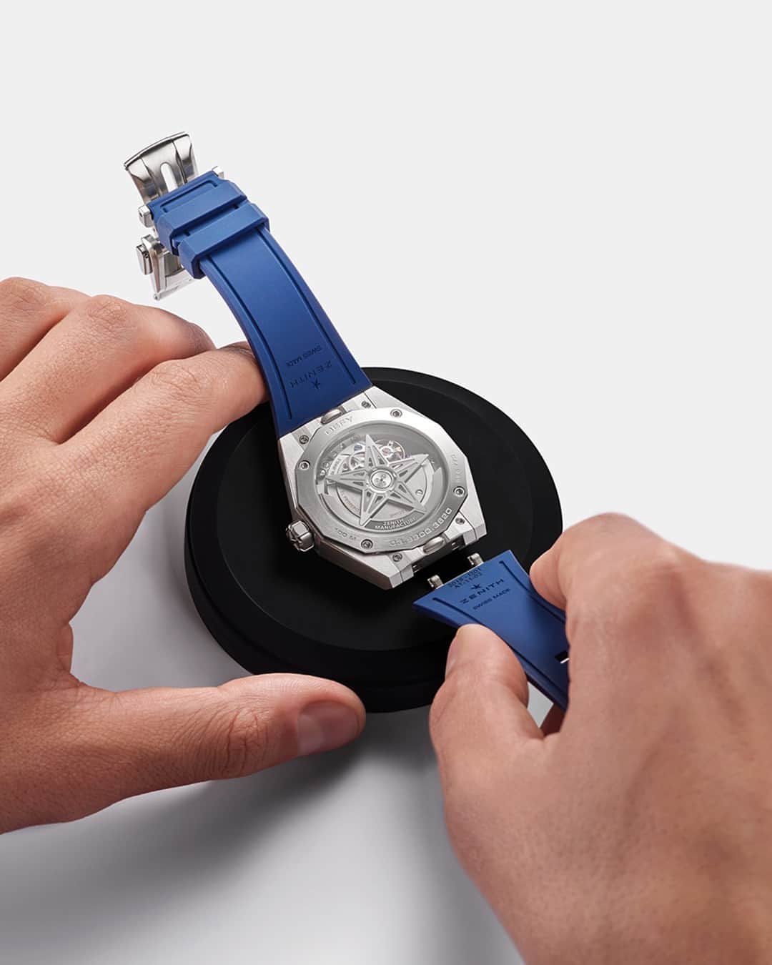 ゼニスのインスタグラム：「#DefySkyline: Adaptability shouldn't be an afterthought. The DEFY Skyline features a quick strap-change system, integrated directly into the case back. No tools required to swap between the bracelet and supplied straps.」