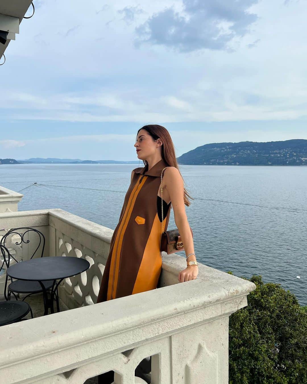 ガラ・ゴンザレスのインスタグラム：「Mentally here 🇮🇹🌧️🍝  Thanks for a wonderful time @louisvuitton #LVcruise24」