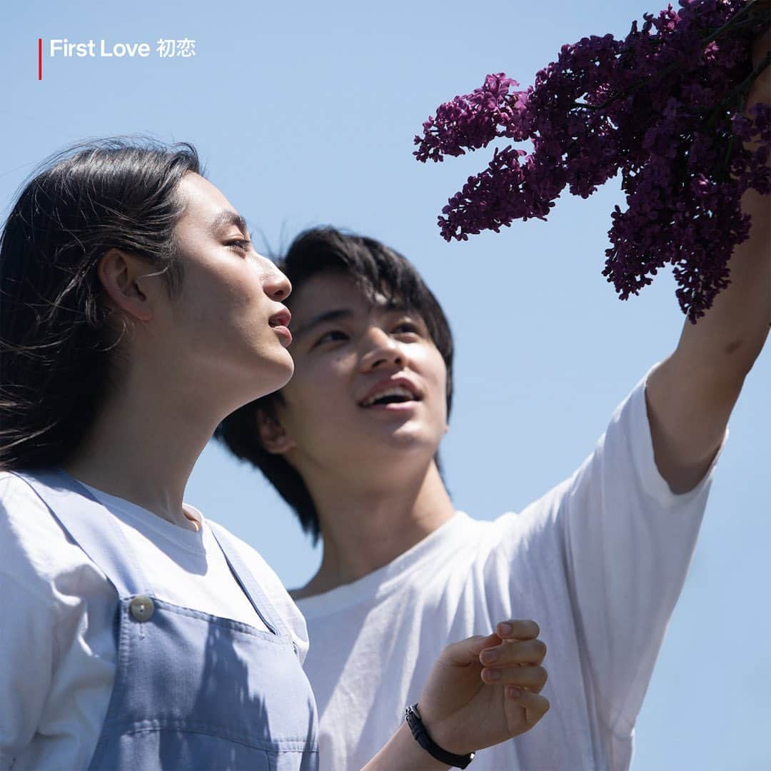 Netflix Japanさんのインスタグラム写真 - (Netflix JapanInstagram)「ライラックの季節💜  「#FirstLove初恋」の主人公、野口也英にとってライラックは特別な花。紫のライラックの花言葉は「恋の芽生え」、そして「初恋」。またあのふたりに会いたくなった？   #満島ひかり × #佐藤健 W主演 #FirstLove初恋   #八木莉可子 #rikakoyagi #木戸大聖 #taiseikido #ライラック#リラ #firstlove  #宇多田ヒカル #ファーストラブ #ドラマ #ネトフリ #ネットフリックス」5月30日 22時23分 - netflixjp