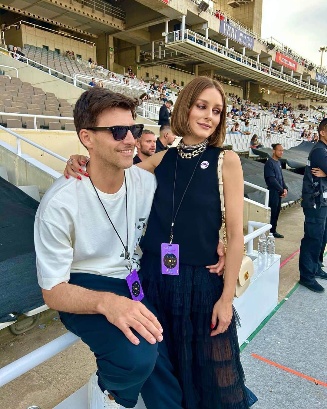 オリヴィア・パレルモのインスタグラム：「What a fabulous trip to Barcelona and seeing my bestie @onamafalda opening for @coldplay 💃🏻🪩💁🏼‍♀️✨❤️」