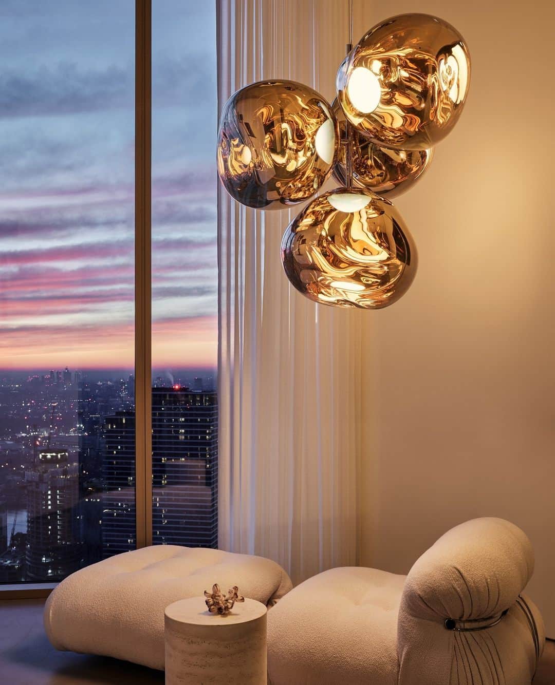トム ディクソンのインスタグラム：「MELT Small Chandelier is our attempt to rethink the contemporary chandelier. When turned off, the shades shine like a mirror but once lit, they become translucent, casting a beautiful, soft glow on their surroundings. ⁠ ⁠ Available now online and in stores in gold, silver and smoke. ⁠ ⁠ #oneparkdrive⁠ @petenavey⁠ @designresearchstudio」