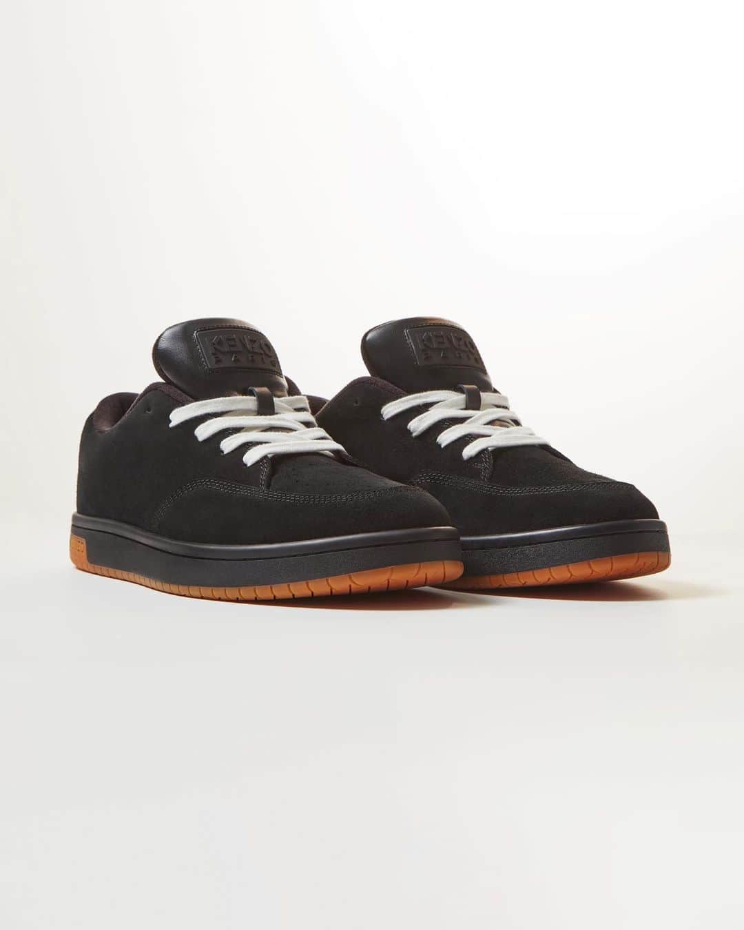 ケンゾーのインスタグラム：「Unveiling the highly anticipated KENZO-DOME sneakers, the debut sneaker series from KENZO by @Nigo. This minimalist cupsole sneaker is available in classic suede as well as in grained leather with its flat outsole and puffed-up tongue.」