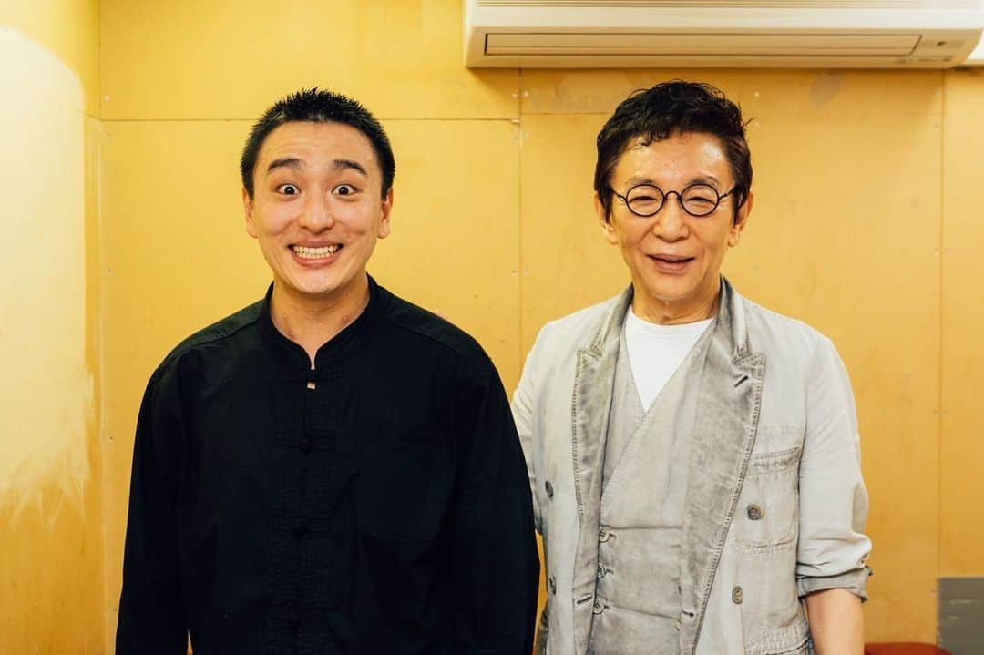 古舘佑太郎さんのインスタグラム写真 - (古舘佑太郎Instagram)「父が人生初めてライブに来てくれたので、  古舘、32歳にして反抗期終了のお知らせです。  愚息より」5月30日 22時34分 - yutaro_furutachi