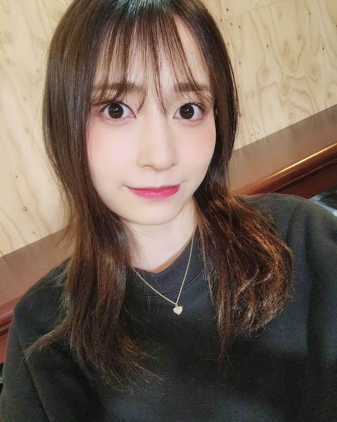 佐々木優佳里のインスタグラム：「🖤  久しぶりに自撮りのせてみる🥳  #自撮り #akb48」