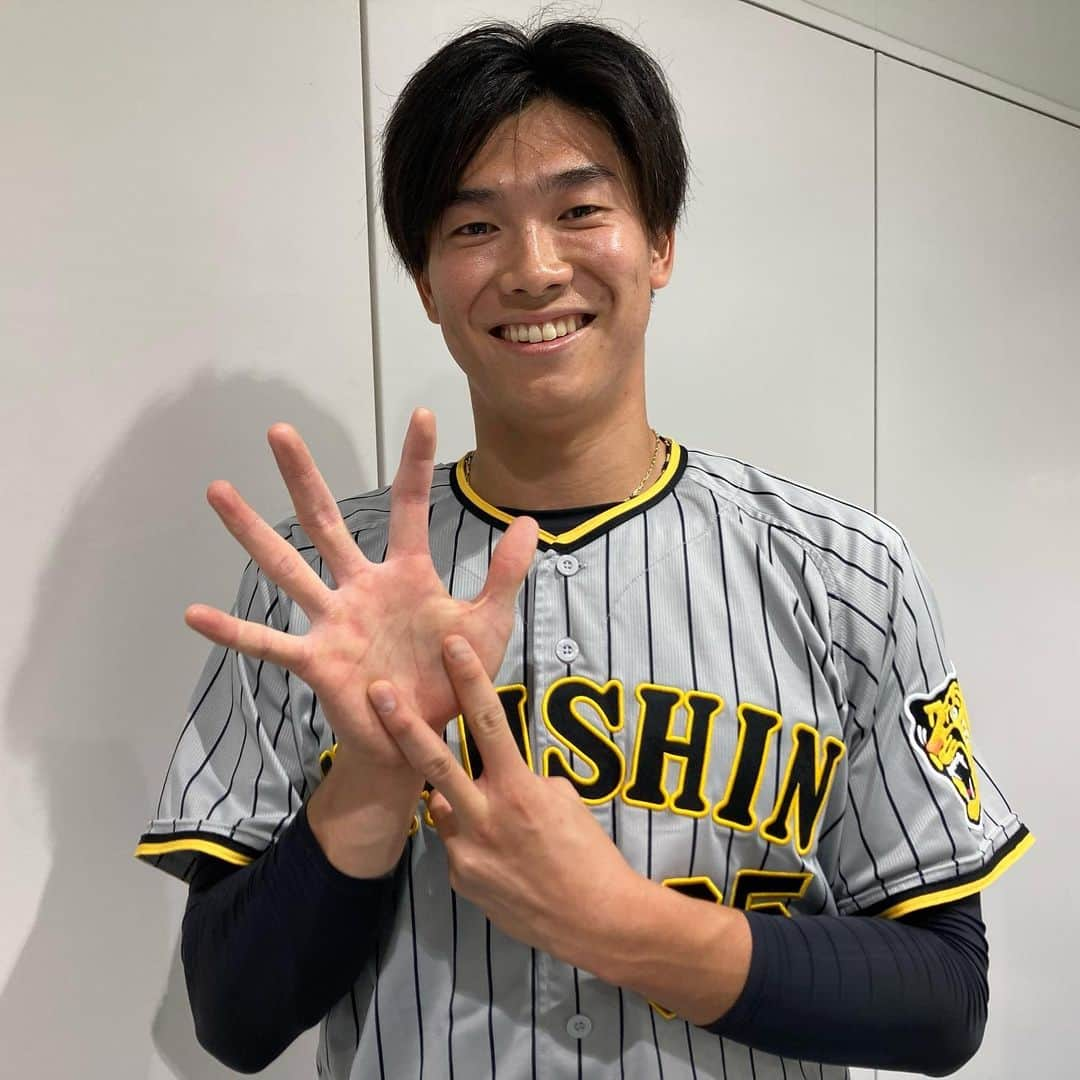 阪神タイガースさんのインスタグラム写真 - (阪神タイガースInstagram)「村上選手の後を継ぎ、9回をきっちり抑えて7セーブ目！湯浅選手です！ #湯浅京己 選手  #7セーブ目  #アツアツ カウンター 🔥🔥🔥🔥🔥🔥🔥 #阪神タイガース  #日本生命セパ交流戦  #ARE」5月30日 22時38分 - hanshintigers_official