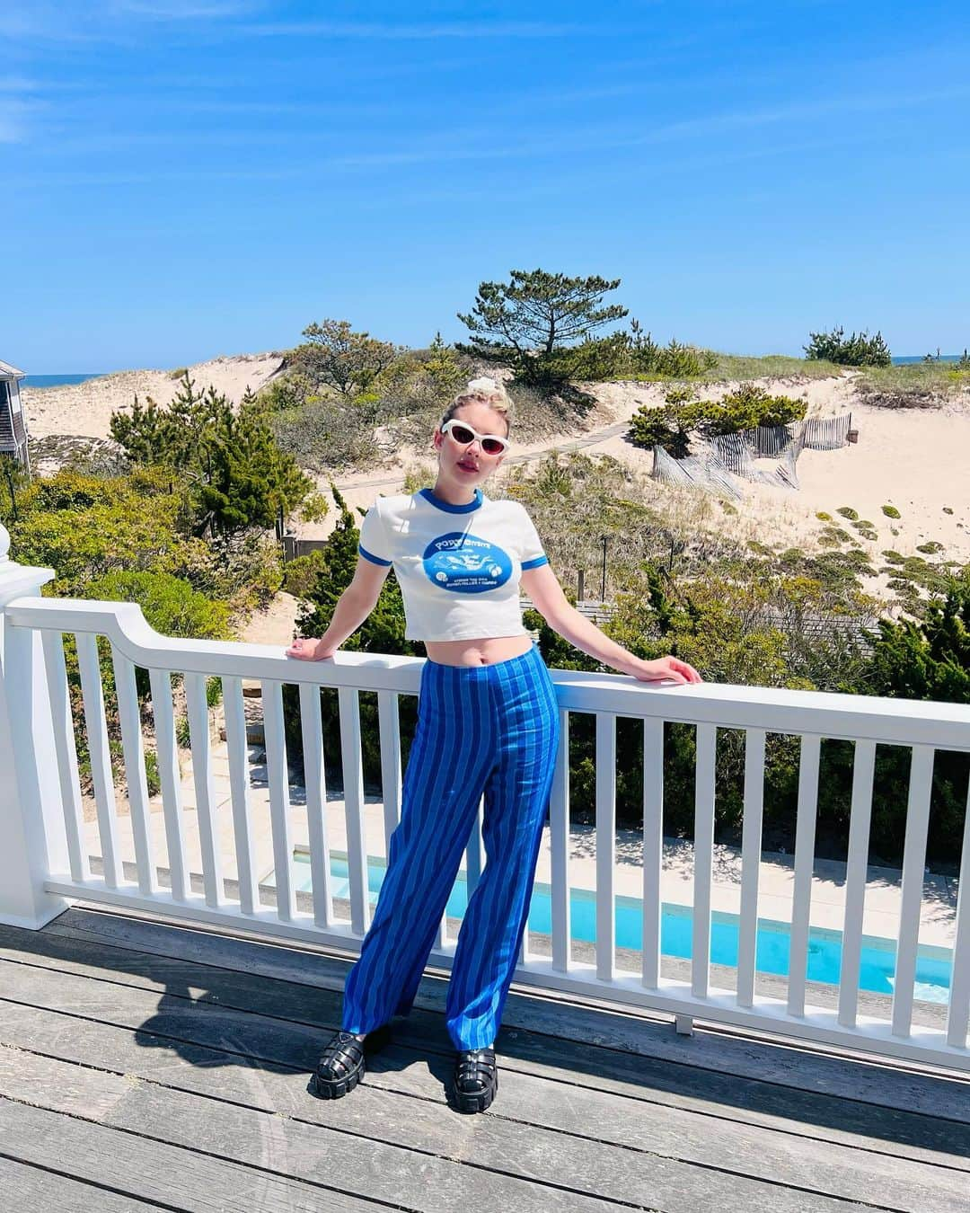 エマ・ロバーツさんのインスタグラム写真 - (エマ・ロバーツInstagram)「thank you @airbnb for the stay & making my #MDW memorable 🏖️ long weekends out east are the best 💙🌊☀️」5月30日 22時40分 - emmaroberts