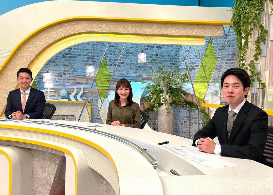 澤田愛美のインスタグラム：「.  知事選の投開票日まで 1週間を切りましたね😳✨  きょうのハレのちあした18時台では 青森中央学院大学の山谷清秀講師に 知事選についてスタジオで解説して頂きました🙌  今回の候補者には市長経験者もいますが、 知事と市長の大きな違いは？  今回の知事選で注目するポイントは？  山谷先生が考える各候補者の強みは？🤔  ABAのホームページから 放送された内容をご覧頂けます！ (ストーリーズにリンクを貼りました🏃‍♀️)  .   #知事選 #知事 #選挙 #青森朝日放送 #ハレのちあした #報道 #ニュース」