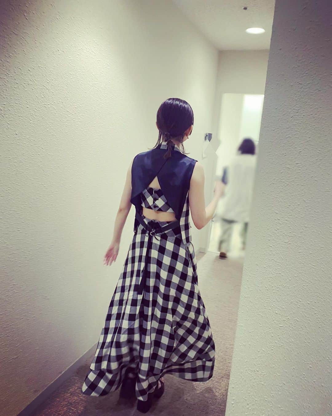 島袋寛子のインスタグラム：「- 素敵なスタイリングと ヘアメイクをありがとう♡ なんて素敵なお洋服✨ 敬太さん、ありがとうございます！ ピアスもシューズも可愛いかったなー♪ またお知らせしまーす☺︎♪ 楽しかったー ありがとうございました。  dress: @keitamaruyama_official  @keitamaruyama  shoes: @charleskeith_jp  earring @cotomonomarche  @sortir_accessory_  ♡ @yurikarin11  @maki_ike_」