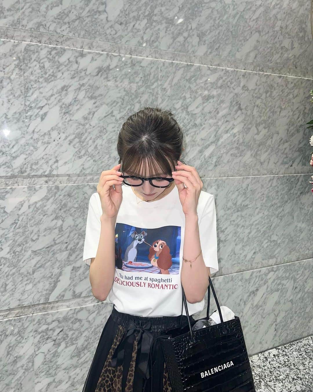 石綿日向子さんのインスタグラム写真 - (石綿日向子Instagram)「🐈🍝🤍  夏らしい格好できて最高！ 最高に可愛いGU 790円Tシャツ♡ 見えない可愛すぎる♡ @gu_for_all_ 🎀  #パスタふたりで分けてるの可愛い」5月30日 22時50分 - hinako_ishiwata