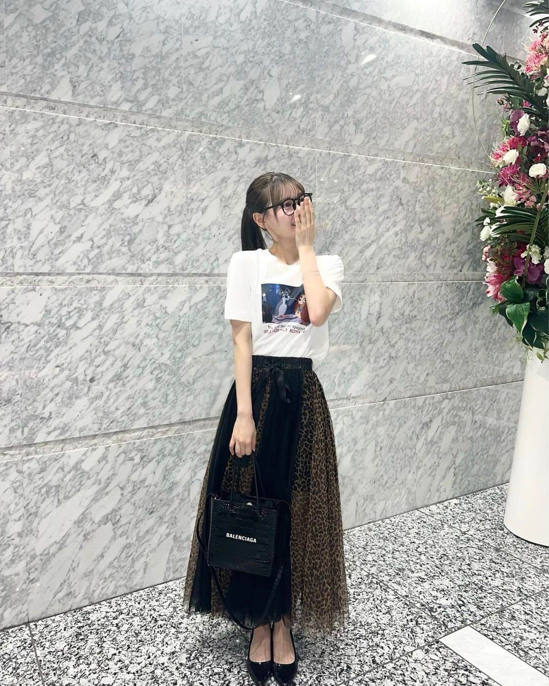 石綿日向子さんのインスタグラム写真 - (石綿日向子Instagram)「🐈🍝🤍  夏らしい格好できて最高！ 最高に可愛いGU 790円Tシャツ♡ 見えない可愛すぎる♡ @gu_for_all_ 🎀  #パスタふたりで分けてるの可愛い」5月30日 22時50分 - hinako_ishiwata