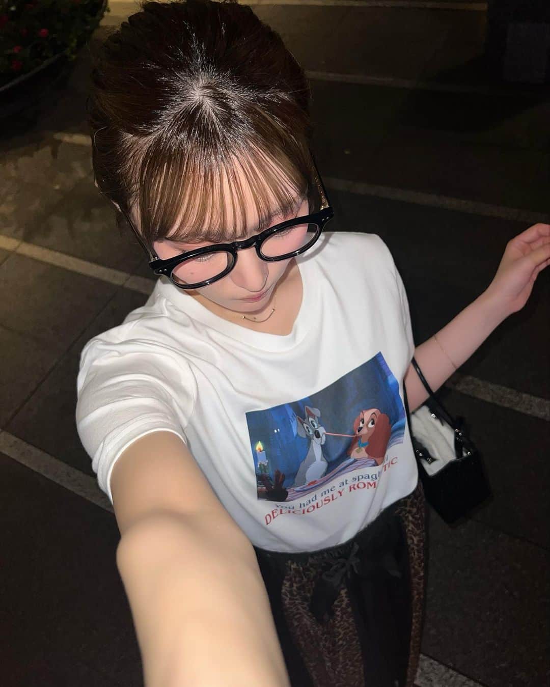 石綿日向子さんのインスタグラム写真 - (石綿日向子Instagram)「🐈🍝🤍  夏らしい格好できて最高！ 最高に可愛いGU 790円Tシャツ♡ 見えない可愛すぎる♡ @gu_for_all_ 🎀  #パスタふたりで分けてるの可愛い」5月30日 22時50分 - hinako_ishiwata