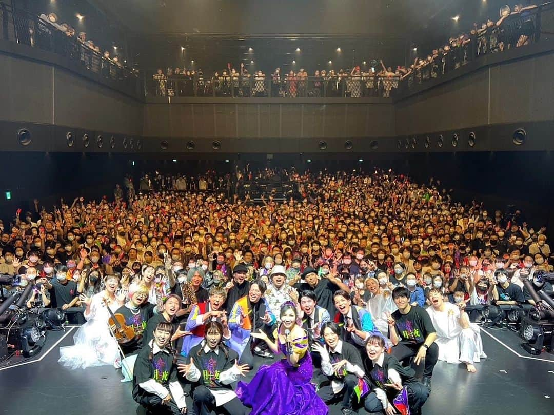 KENSHIN -XTRAP-さんのインスタグラム写真 - (KENSHIN -XTRAP-Instagram)「YOKO TAKAHASHI EVANGELION ultimate Live「月十夜」  初めてエヴァンゲリオンシリーズをテーマとした スペシャルライブにて、 アルティメットダンサーとして 出演させていただきました！  世界レベルのトップアーティストが集結した 貴重なステージに自分も携わることができて 本当に光栄で、夢のような時間でした。  高橋洋子さんを始め、出演者、スタッフの皆様、 素敵な方ばかりでリハから本番まで 終始笑いの絶えない、温かい現場でした。  今回お声かけいただいた @keitahasegawa_official さんは 小学生の頃からお世話になっていて、 上京してからも色んな方とリンクさせてもらったり 自分にとってはお兄ちゃんみたいな存在です🔥 やっと現場で同じステージに立てて、 たくさん刺激をもらえました！ 素敵な機会を作っていただいたことに感謝です。  そして洋子さんと関わらせていただいて初めて 洋子さんの存在がエヴァの楽曲たちを こんなにも愛される曲にしてきたんだろうなと感じました！ 今もアニソンのトップを走り続けているレジェンドの 考え方や人間性に圧倒されっぱなしでした🙏  僕自身大好きなエヴァンゲリオンシリーズに 微力ながら関われたことも本当に幸せです  長くなりましたが改めて関わっていただいた方、 ご来場いただいた方、 日本&世界配信で観ていただいた方、 皆様本当にありがとうございました！  「ありがとう、全てのエヴァンゲリオン。」  @yoko_takahashi_official  #月十夜 #高橋洋子 #エヴァンゲリオン」5月30日 22時59分 - kenshin_xtrap