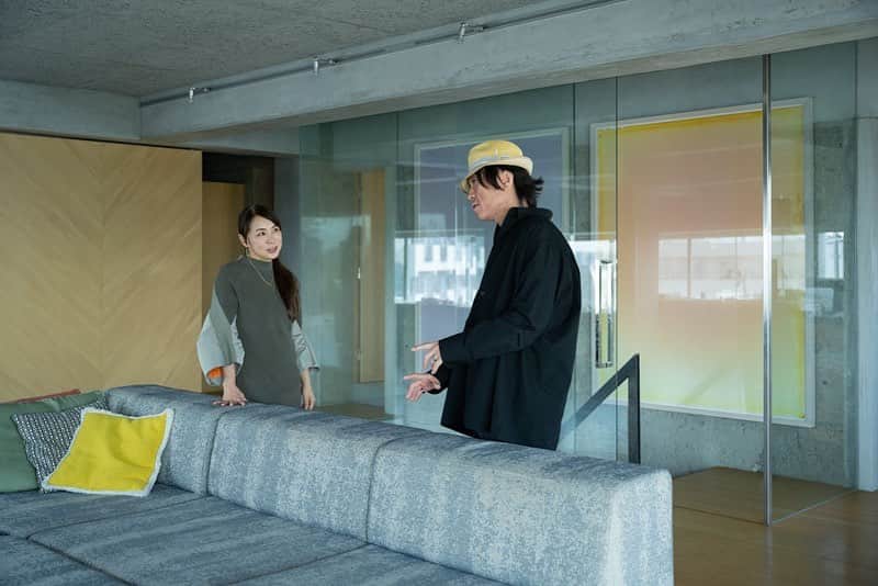 川上俊さんのインスタグラム写真 - (川上俊Instagram)「Interview with Yuko Nagayama  fo R100tokyo  @r100_toky @yuko.nagayama   先日、情熱大陸にも出ていた建築家：永山裕子さんと ヴィンテージマンションを大幅にリノベーションし家族で移り住んだというご自宅に伺っての対談でインタビュアーしてます。建築設計やデザインについてというよりも、ライフスタイルやパーソナルな価値観についての話を伺っています。 ー What is your QOL（Quiddity of Life）暮らしにおける「本質的価値」とは？ゲスト：永山祐子さん（建築家） | 人生を豊かにする東京ウェブマガジン Curiosity  https://r100tokyo.com/curiosity/essence/230501/  #yukonagayama #shunkawakami」5月30日 22時54分 - shunkawakami