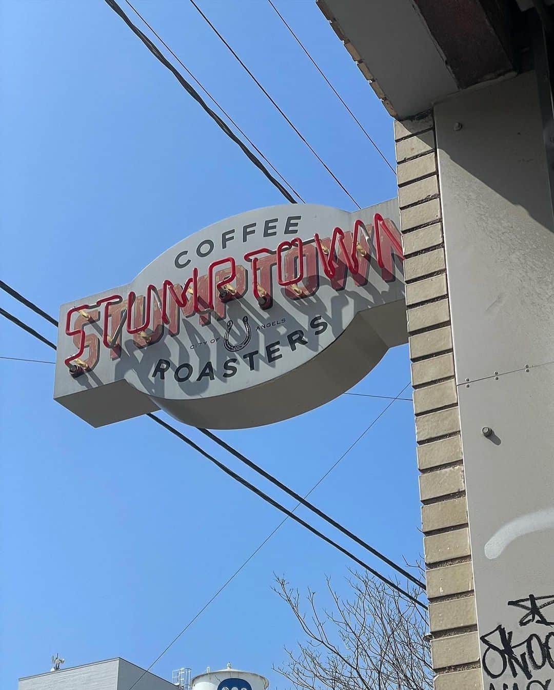 Stumptown Coffee Roastersさんのインスタグラム写真 - (Stumptown Coffee RoastersInstagram)「On Wednesdays we wear pink. 🌸  📍 Los Angeles Arts District 806 S Santa Fe  📷: @sisi_s2__」6月1日 0時00分 - stumptowncoffee