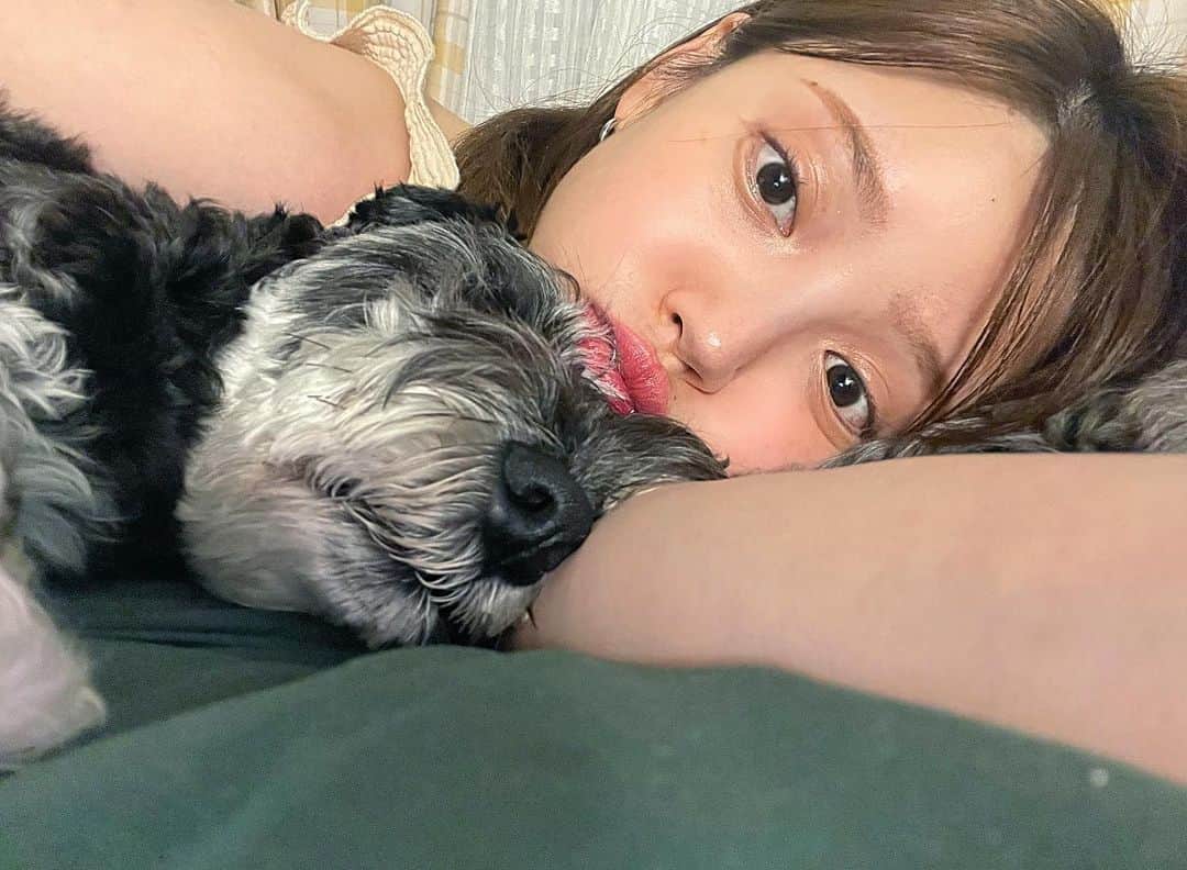 Yoonbitnaのインスタグラム：「난 낼 머리 자르러 갑니당 총총..」