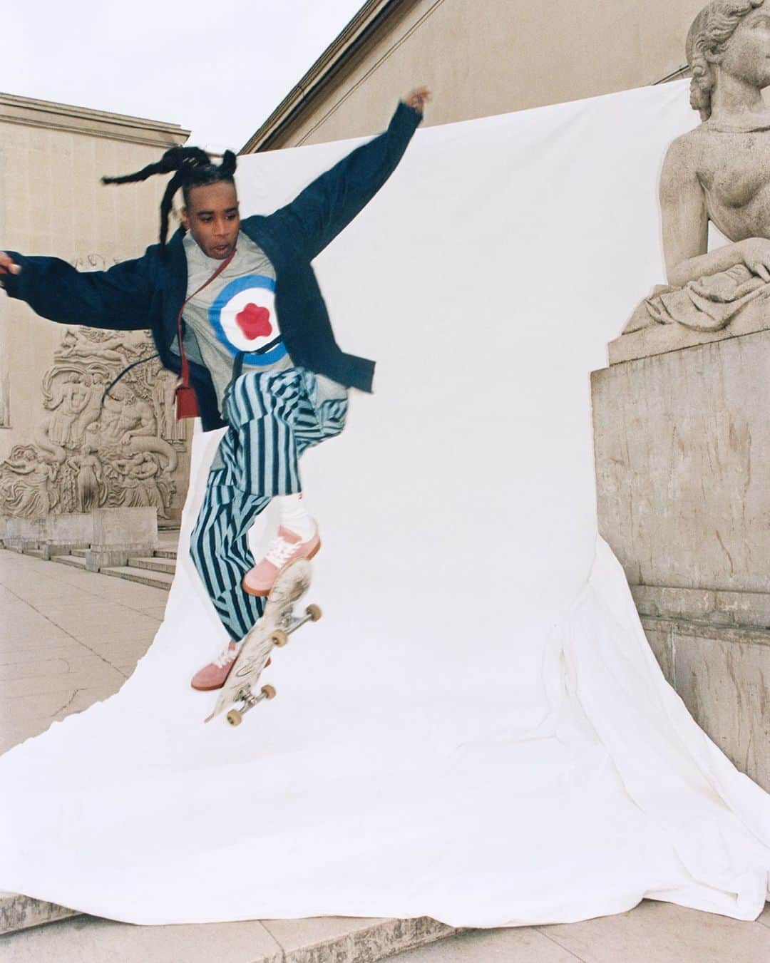 ケンゾーのインスタグラム：「Shot at the iconic skate spot that inspired these sneakers, the images captured by @frankleboner transport us back to the vibrant 90. KENZO-DOME sneakers by @Nigo are available in 4 colors on KENZO.COM #KENZONIGO  Artistic Direction: @linakutsovskaya Photograph: @frankleboner Stylist: @tamararothstein1 Hair stylist: @am_stagrams Make up artist: @athenapaginton Set designer: @a_vaj」