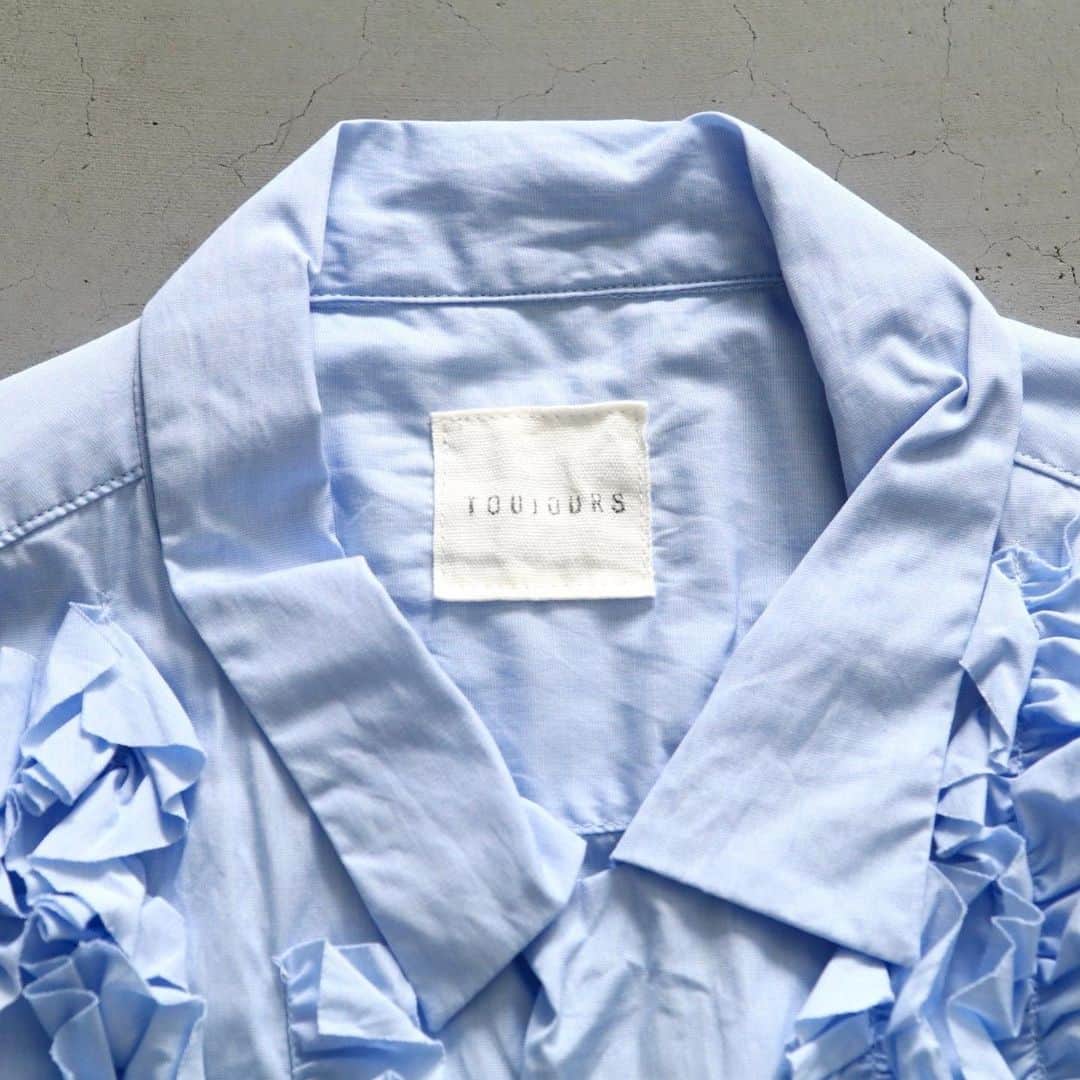 wonder_mountain_irieさんのインスタグラム写真 - (wonder_mountain_irieInstagram)「_ TOUJOURS / トゥジュー “Open Collar Short Sleeve Frill Shirt -ORGANIC BLUE COTTON POPLIN CLOTH" ￥47,300-  〈online store / @digital_mountain〉 https://www.digital-mountain.net/shopbrand/ct449/  【オンラインストア#DigitalMountain へのご注文】 *24時間受付 *14時までのご注文で即日発送 *1万円以上ご購入で送料無料 tel：084-973-8204  We can send your order overseas. Ordering procedure details can be found here. >>http://www.digital-mountain.net/html/page56.html   #wm_ladies #TOUJOURS #トゥジュー  実店舗：#WonderMountain @wonder_mountain_  〒720-0043  広島県福山市船町2-23 JR 「#福山駅」より徒歩10分 #ワンダーマウンテン #japan #hiroshima #福山 #福山市 #尾道 #倉敷 #鞆の浦 近く  WOMEN/GOODS： @hacbywondermountain」5月30日 23時11分 - wonder_mountain_