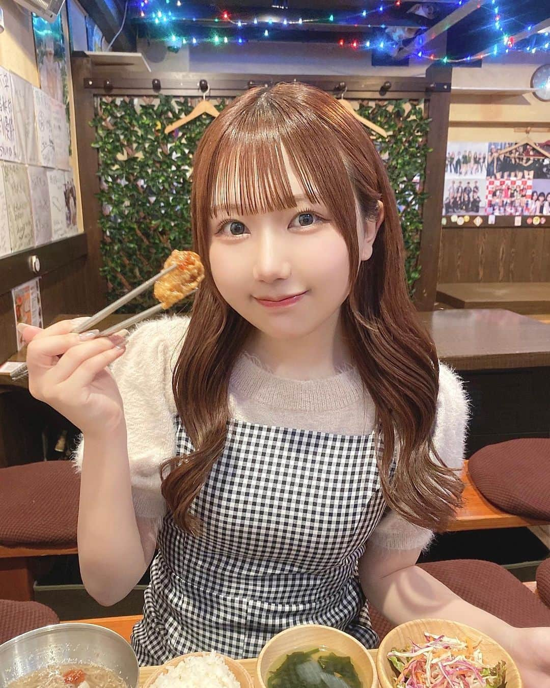 楠木しゅりさんのインスタグラム写真 - (楠木しゅりInstagram)「韓国料理たべてきた 🫶🏻 ⁡ ランチの冷麺セットにしたよ〜〜 チキンもキンパもトッポギも食べれて 大満足でした🥹おいしかった ‪⸝⸝- ̫ -⸝⸝‬♡ ⁡ 他にもポッサム、エビチーズフォンデュ、 チーズダッカルビ、辛ラーメンキンパ、 プルコギ、サムギョプサル、サムゲタンの セットがあったよ🫕 ⁡ 店内も居心地よかったからまた行きたい 🫶🏻 みんなもいってみてね ෆ  ̫ ෆ ⁡ ⁡ ♡ ⁡ @kusunoki_shuriと @soyeon.tonuga の Instagramをフォローして 来店時にフォローした画面を見せると ꒰ ドリンク1杯無料 ꒱ になるよ 🐇💞  (飲み放題メニューから選べるよ‪‪ ☺︎‬) ⁡  #PR #豚友家 #トヌガ #新大久保 #新大久保グルメ #新大久保ランチ #新大久保韓国料理 #韓国料理 #新宿 #新宿グルメ #新宿ランチ #新宿韓国料理 #東京」5月30日 23時23分 - kusunoki_shuri