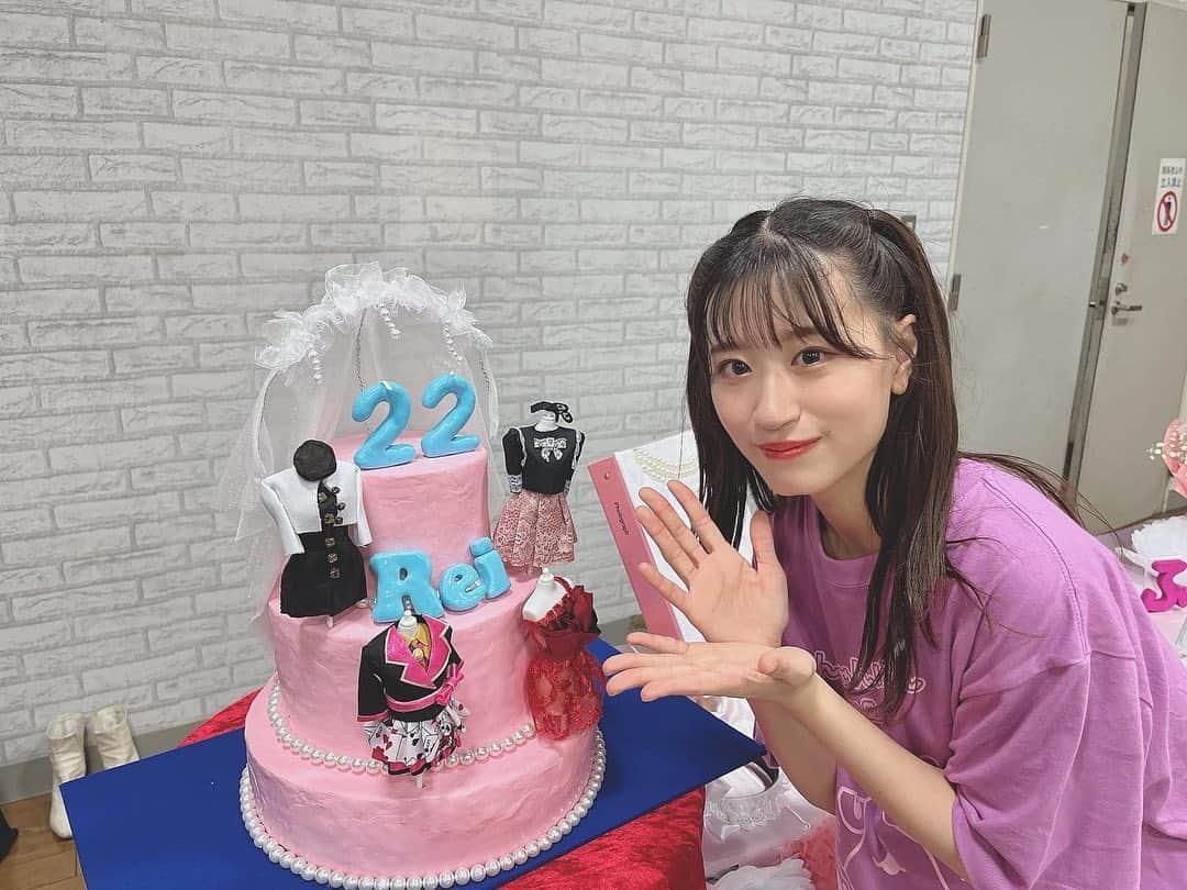 上西怜さんのインスタグラム写真 - (上西怜Instagram)「⠀ 素敵な生誕祭ありがとうございました🥺🩵🩵 ⠀ 皆さんの全力のコールと、綺麗なペンライト、生誕Tシャツ！皆さんからの愛をたくさん感じました🥺 ⠀ ⠀ ずっとずっと今日を楽しみにしていたんですが、 想像以上の生誕祭にずーっとニコニコ笑顔でした☺️ ⠀ いつも本当にありがとうございます！ ⠀ ⠀ けいちゃんとしおりんからのお手紙に、メンバーからの色紙 全部全部宝物です💌　 ⠀ ⠀ ⠀ 本当にありがとうございました！ 22歳もよろしくお願いします🐈🩵 ⠀ ⠀ ⠀ ⠀ ⠀ #上西怜生誕祭2023 #22歳」5月30日 23時30分 - jonishi_rei