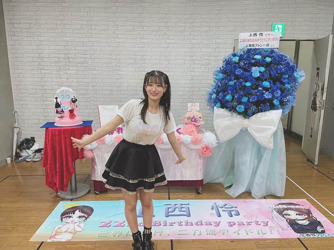 上西怜さんのインスタグラム写真 - (上西怜Instagram)「⠀ 素敵な生誕祭ありがとうございました🥺🩵🩵 ⠀ 皆さんの全力のコールと、綺麗なペンライト、生誕Tシャツ！皆さんからの愛をたくさん感じました🥺 ⠀ ⠀ ずっとずっと今日を楽しみにしていたんですが、 想像以上の生誕祭にずーっとニコニコ笑顔でした☺️ ⠀ いつも本当にありがとうございます！ ⠀ ⠀ けいちゃんとしおりんからのお手紙に、メンバーからの色紙 全部全部宝物です💌　 ⠀ ⠀ ⠀ 本当にありがとうございました！ 22歳もよろしくお願いします🐈🩵 ⠀ ⠀ ⠀ ⠀ ⠀ #上西怜生誕祭2023 #22歳」5月30日 23時30分 - jonishi_rei